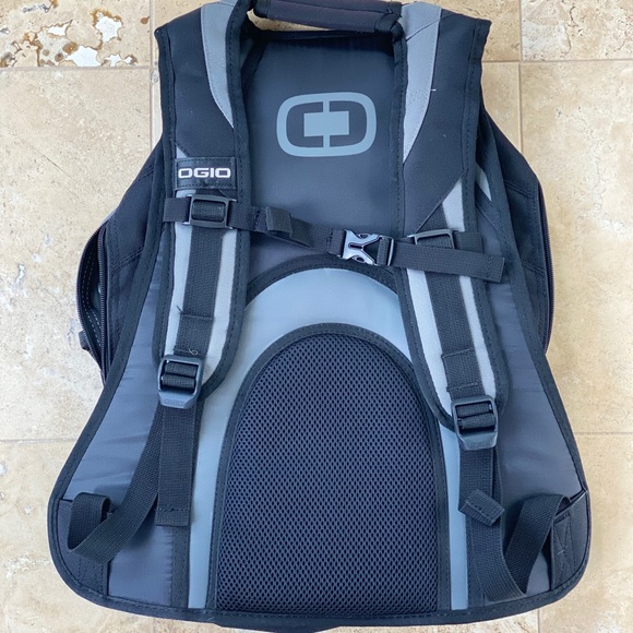 OGIO x Mini travel Backpack - Picture 2 of 3